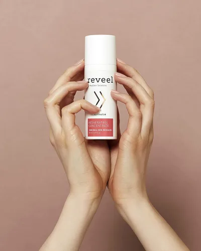 Vista 3 de Resveratrol Concentrado de reveel - Suero antienvejecimiento para la cara - estimula la producción de colágeno para una piel más firme y tersa