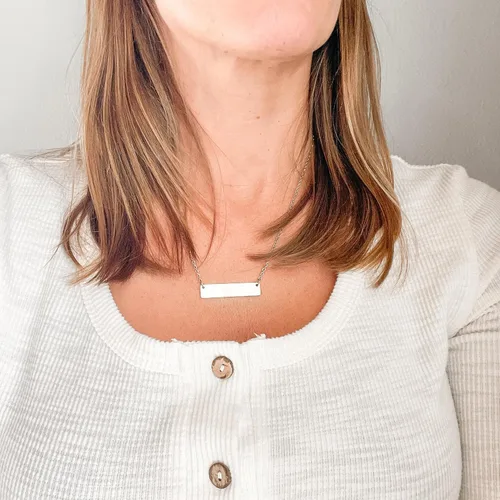 Vista 2 de Emily - Collar de barra con nombres para niños, collar personalizado para mamá, joyería para el día de la madre, regalo para el día de la madre