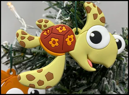 Vista 3 de Finding Nemo - Juego de adornos navideños de 4 piezas, Nemo, Dory, Squirt y Destiny