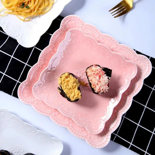 Vista 4 de Eplze YBK Tech - Elegante plato cuadrado de encaje en relieve, plato de postre de porcelana de hueso para desayuno o té de la tarde