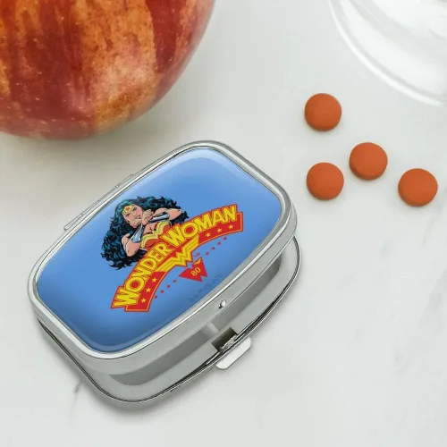 Vista 2 de Wonder Woman 80th Pose - Pastillero rectangular con caja de regalo