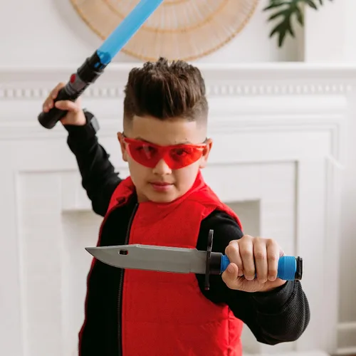 Vista 4 de Space Blaster Playset para niños – Ultimate Alien Combat Toy Juego de rol de 5 piezas Varita iluminada, gafas, cuchillo de juego de simulación