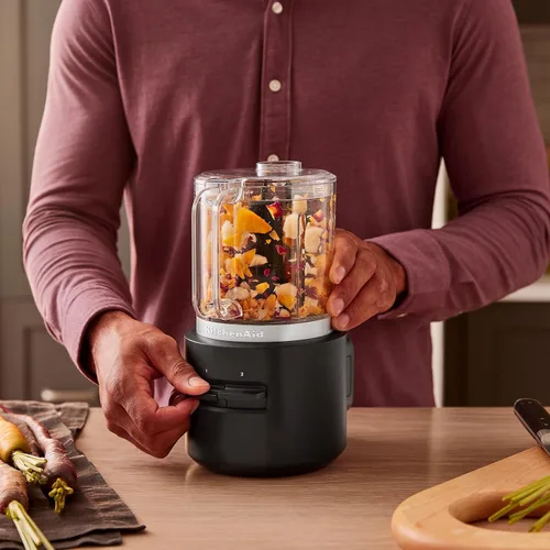 Vista 4 de KitchenAid Go™ - Picadora de alimentos inalámbrica - batería vendida por separado, KFCR500, Negro mate Cordless, Battery Sold Separately, 5 cup