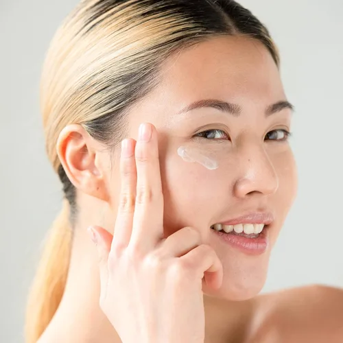 Vista 8 de Karuna - Crema de ojos Wake Up con cereza de café y tres péptidos, crema de ojos con cafeína, abrillantador debajo de los ojos, suero