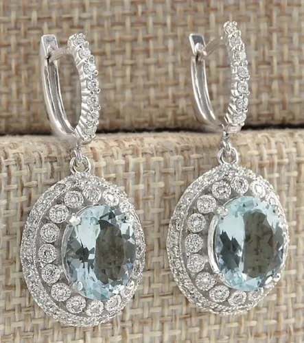 Vista 2 de Pendientes de topacio azul marino con incrustaciones de diamantes