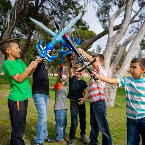 Vista 8 de Formidable Toys - Espadas de espuma de 32 pulgadas para niños, diseños para mezclar y combinar, juguetes de juego de simulación y caballeros