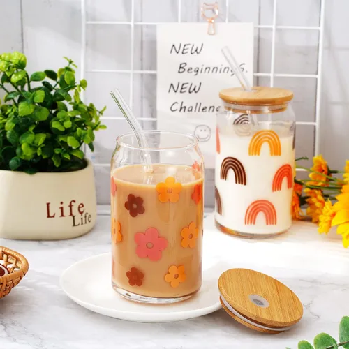 Vista 7 de Whaline 4 tazas de café helado boho con tapas y pajitas de bambú, vasos retro Groovy de 16 onzas, arco iris, cara, flor, cerveza, vaso de vidrio