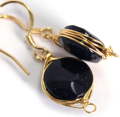 Vista 2 de Aretes colgantes de piedras preciosas naturales auténticas con envoltura de alambre chapado en oro amarillo de 14 quilates y gancho de plata de ley