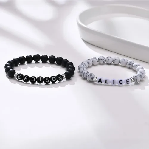 Vista 2 de MEALGUET Pulsera de cuentas con nombre personalizado hecha a mano con nombre inicial del alfabeto, letra de la palabra de la letra negra mate