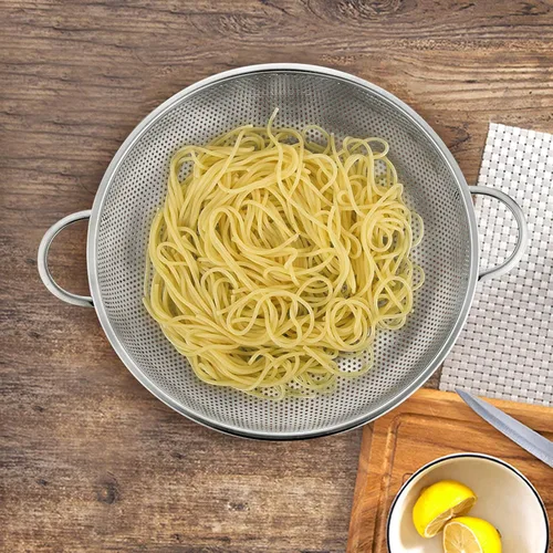 Vista 6 de P&P CHEF Colador de 3 coladores microperforados de acero inoxidable para drenar y enjuagar, ideal para pasta, verduras, frutas, resistente y apto