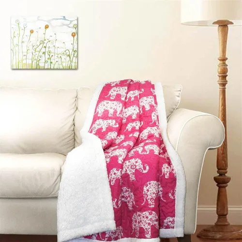 Vista 2 de Lush Decor Manta Tipo Throw Difusa Sherpa Reversible con Desfile de Elefantes Rosa y Blanco 60" x 50, 60 x 50 pulgadas