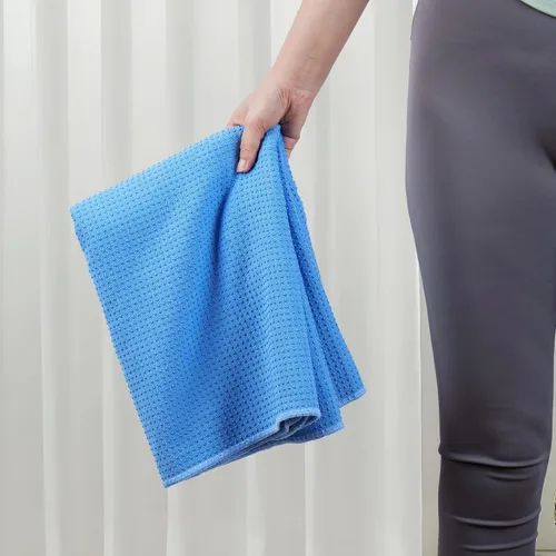 Vista 7 de MICROFI Toalla Estera de Microfibra para Yoga Caliente, 24 x 72 pulgadas, con Agarre de Silicona Antideslizante, Correas Elásticas de Ajuste Seguro
