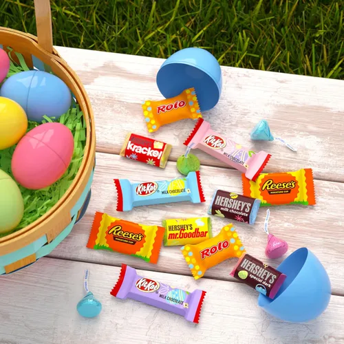 Vista 7 de HERSHEY's Surtido de chocolates, cesta de Pascua, dulces de Pascua, bolsa variada, 32.76 oz (130 piezas)