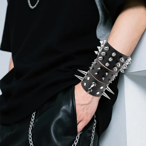 Vista 6 de Pulsera con tachuelas, Spike Punk Goth Punk de cuero para mujeres y hombres