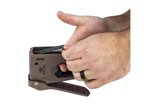 Vista 3 de Spec Ops Tools Pistola de grapas de alta resistencia, grapas de 1/4" - 9/16", clavos de 18-calibre, esfuerzo reducido