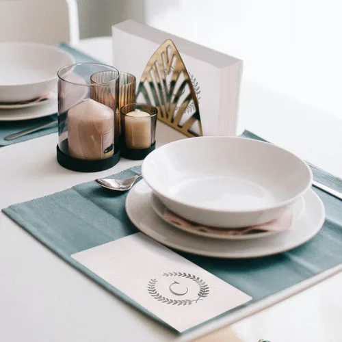 Vista 6 de Paquete de 200 servilletas desechables con monograma de papel de aluminio plateado con letra C para invitados, toallas de papel desechables