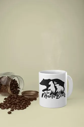 Vista 3 de Taza de café con texto en inglés "Mama Bear", regalo divertido de taza, taza de café novedosa, taza de café de cerámica de 11 onzas, ribete negro