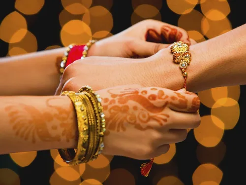 Vista 4 de IS4A Juego de 5 pulseras Rakhi surtidas (5 Rakhis) hechas a mano Rakhi Juego de 5 regalos Rakhi para hermano, hermana, bhaiya, bhabhi para indio