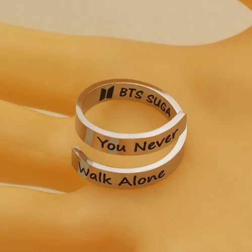 Vista 4 de SELOPU Bangtan - Anillo de regalo para niños Kpop Bangtan con la frase You Never Walk Alone Love YourselfJ-HopeJIMINJINJKRMSUGAV Bangtan Boys Lover
