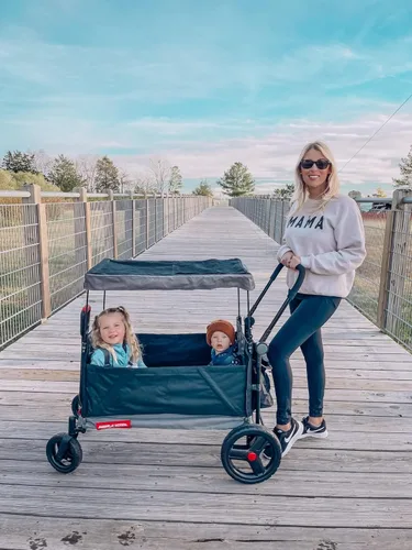 Vista 6 de Radio Flyer - Vagón para niños, cochecito de bebé, juguetes para exteriores para niños de 1 a 3 años, carrito rodante, carrito de playa con ruedas