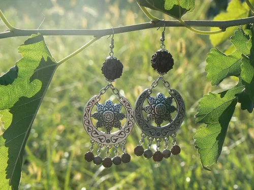 Vista 6 de Aretes de mandala con cuentas de Rudraksha y piedras de unakita, hechos a mano, flor de Shakti, semillas reales de 5 Mukhi Rudraksh, joyería