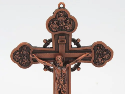 Vista 3 de GGCI Crucifijo - Cruz de pared de bronce rojo, estatua de metal tonificado y cruz de Jesucristo de mesa, 6 pulgadas de altura