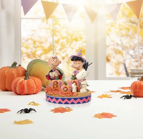 Vista 8 de Enesco Peanuts by Jim Shore Peanuts the Gang Dressed for Halloween Figurine, 5.55 pulgadas, multicolor