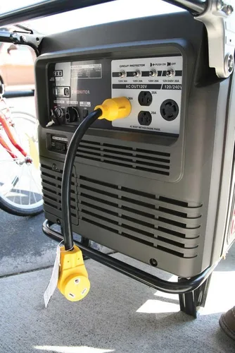 Vista 2 de Adaptador de generador PowerGrip con conexión estándar de hembra de 30 amperios y macho de seguridad de 30 amperios de 12 pulgadas de Camco, 3