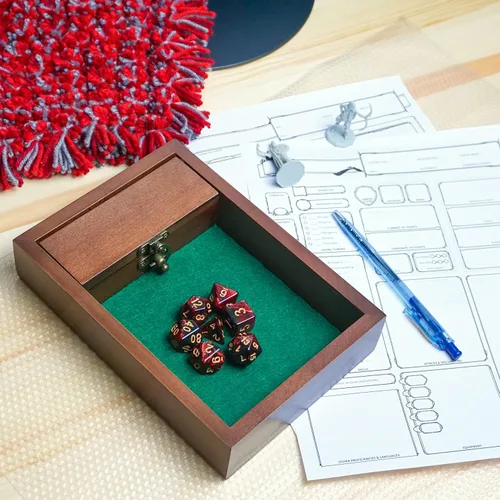 Vista 5 de Bandeja rodante de madera para dados D&D con bóveda de almacenamiento de dados Pestillo de metal asegura la tapa para viajes Regalo perfecto