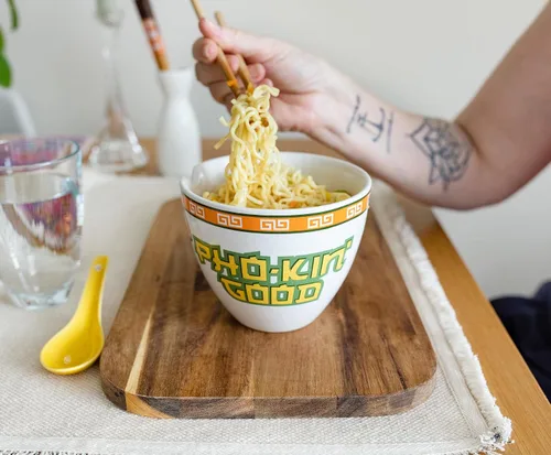Vista 4 de Boom Trendz Bowl Bop Pho-Kin Good - Juego de vajilla de cerámica japonesa Incluye tazón para fideos ramen de 16 onzas y palillos de madera, plato