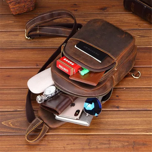 Vista 4 de Ztimi Bolso de pecho de cuero retro para hombre, bolso de mensajero de moda, mochila de cuero para hombre (color A Tamaño 11.8 x 4.7 x 7.1in)