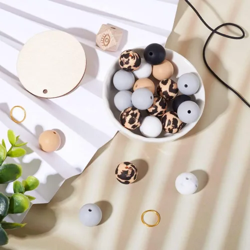 Vista 5 de Kit de fabricación de pulseras de silicona, 64 cuentas redondas de silicona con 4 cuentas de madera octágonas con patrón de ojos, 4 colgantes