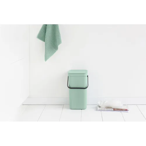 Vista 2 de Brabantia Sort & Go Cubo de Reciclaje 3.2 Galones (Verde Jade) Cubo de Basura de Plástico Eficiente en Espacio con Asa, Tapa Removible y Que