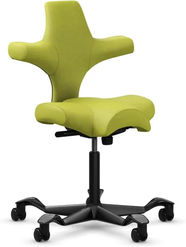 Vista 41 de HAG Capisco Sit to Stand - Silla de pie con marco negro, tapizada de ónix negro con anillo para el pie Negro Onyx