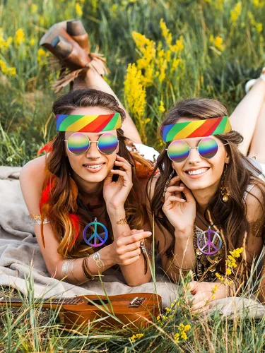 Vista 6 de Juego de 4 piezas de disfraz hippie con signo de paz, collares, lentes hippie, aretes, diadema de teñido anudado para mujeres, hombres y parejas