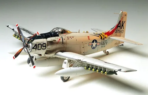 Vista 3 de Tamiya Modelos Douglas A-1H Skyraider Kit de modelos, edades 12