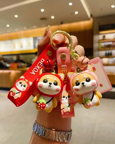 Vista 2 de BEXOA Lindo llavero de regalo de Navidad Mochila Kawaii de Año Nuevo con dije de caricatura Shiba Inu llaveros de coche para hombres y mujeres