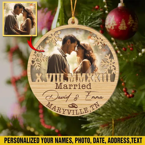 Vista 3 de V VIBEPY Impreso en todas partes, sin vidrio real, adornos personalizados para parejas, adornos de Navidad, adornos de 3.5 pulgadas, adornos de 2