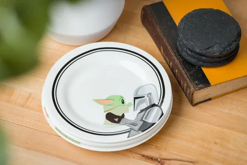 Vista 10 de Silver Buffalo Star Wars The Mandalorian and The Child Baby Yoda Grogu - Juego de 4 platos de cerámica con borde de 8 pulgadas El mandaloriano