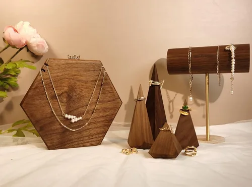 Vista 9 de GemeShou Wood Necklace Display Stand, Walnut Hexagon Board Jewelry Holder for Show, Hanging Long Necklace Retail Jewelry organizerHexagon Necklace