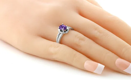 Vista 4 de Gem Stone King Anillo de plata de ley 925 con amatista púrpura para mujer (1.25 quilates, piedra natal ovalada disponible en tallas 5, 6, 7, 8, 9)