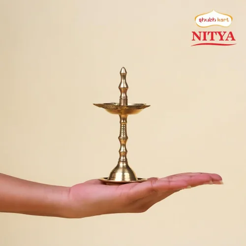 Vista 3 de Shubhkart Kerala Samai de latón de 5 pulgadas – Lámpara de aceite sagrado para puja, aarti, rituales de mandir y adoración diaria Deepam