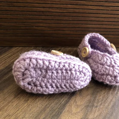 Vista 3 de Crochet slip-on style baby shoes, Crochet Baby girl shoes, Baby girl and boys slippers, handmade by order from 0-12 months, different colors by