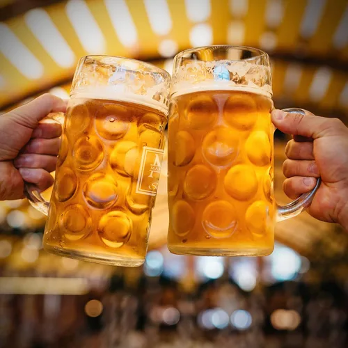 Vista 3 de HomeWetBar Oktoberfest - Taza de cerveza personalizada para celebraciones del Oktoberfest