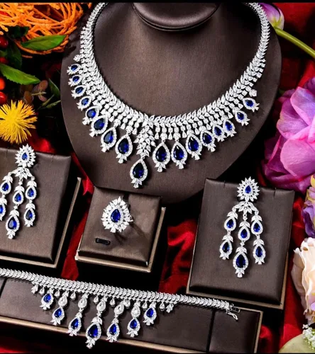 Vista 4 de conjunto de joyas collar swarovske