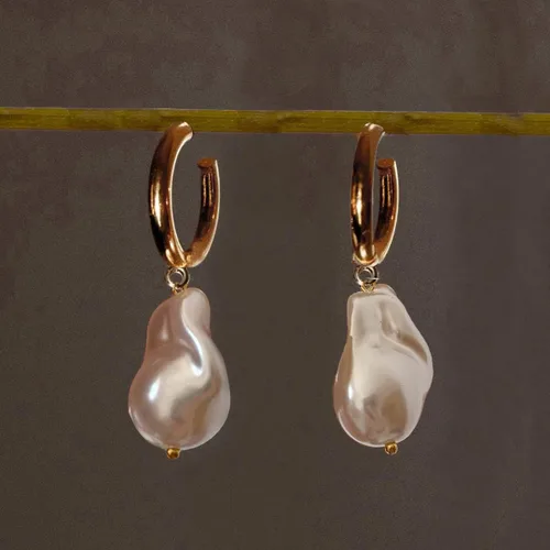 Vista 5 de Aretes colgantes de perlas chapados en oro de 14 quilates con perlas barrocas Aretes colgantes de perlas para mujer