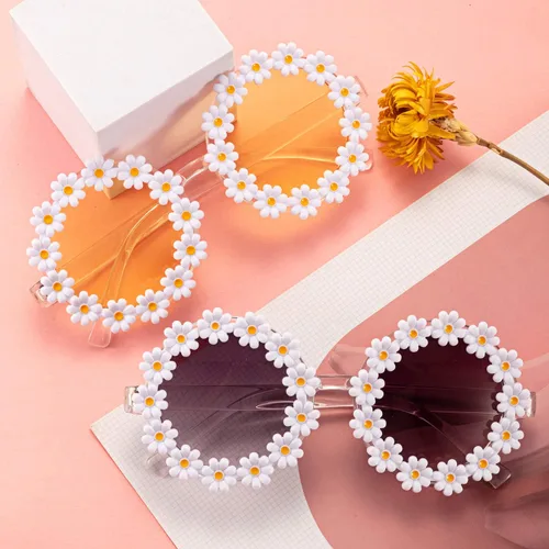 Vista 3 de 2 pares de lentes de sol de margarita para mujer, gafas redondas de flores para adultos y niños, decoración con bolsa de franela de tela para gafas