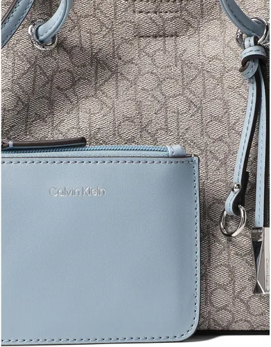 Vista 4 de Calvin Klein Gabrianna - Mini bandolera con logotipo pintoresco