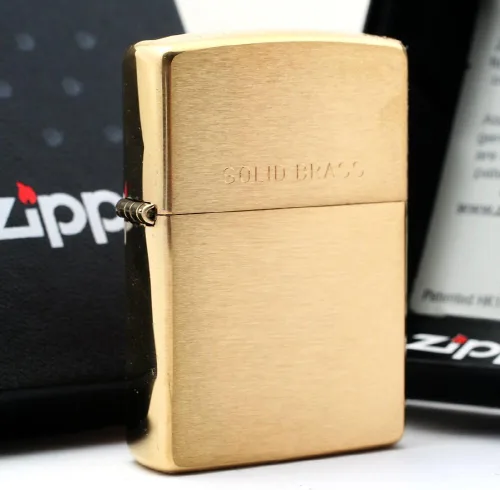 Vista 2 de Encendedor de latón Zippo 204 grabado personalizado, regalo personalizado para hombres, padrinos de boda, cumpleaños o aniversario