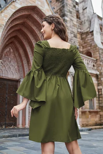 Vista 5 de Scarlet Darkness Vestido renacentista para mujer, manga larga, acampanado, medieval, cuello cuadrado, vestido de patinadora con bolsillos